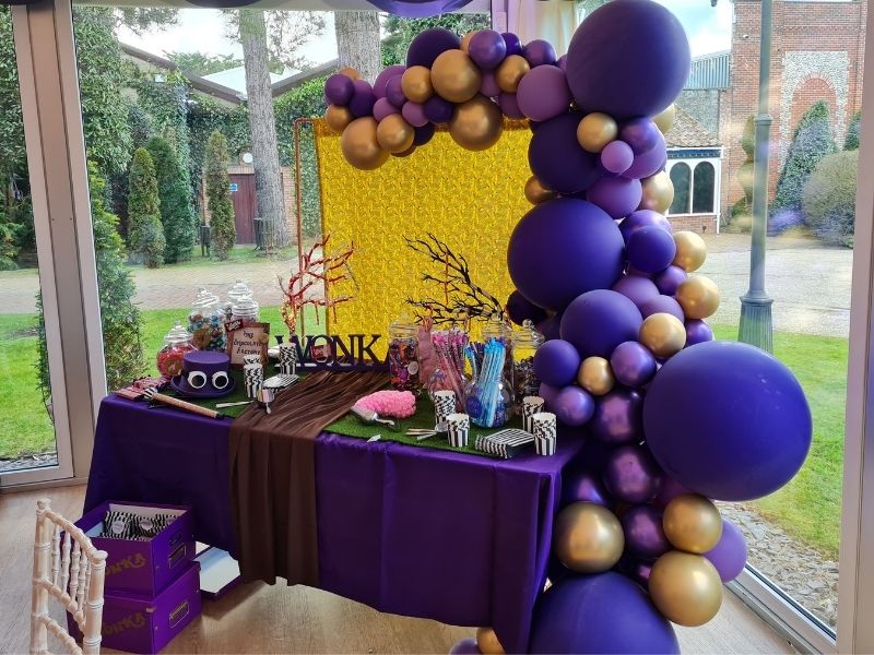 Balloon decor on favour table