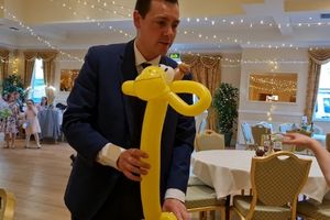 giant giraffe balloon at wedding